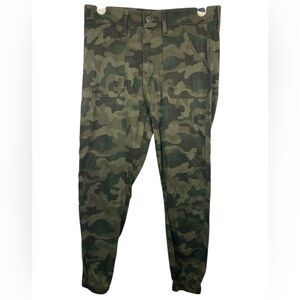 Levi's Everyday Jigger Green Camouflage Pants Women’s Size 4 / 27